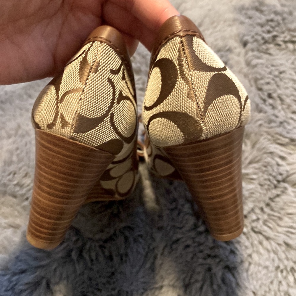 New Coach khaki signature Andi wedges size 5 - Picture 3 of 7